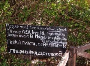 นักท่องเที่ยวมึนตึ้บ! เจอป้ายห้ามปูเสื่อนั่งเล่นบนชายหาดตาแหวน แขวงเกาะล้าน