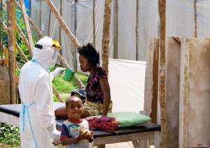 แพทย์ WHO ในเซียร์ราลีโอนติดเชื้อ “อีโบลา” เป็นรายที่สอง