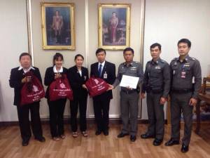 ผู้ช่วยผบ.ตร.มอบสิ่งของบำรุงขวัญตำรวจ