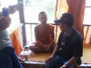 ทหารเรือ-ตำรวจสัตหีบบุกจับ “พระค้ายาบ้า” คาวัด