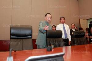 พิรุธอีกปรับห้องประชุมทำเนียบ จ่ายล่วงหน้า 15% - โคมไฟ 3 ตัว 3 แสน