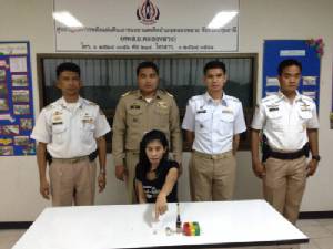 รวบสาวปทุมฯ เดินยาบ้า