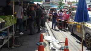 เร่งคลี่คดีคนร้ายยิงเจ้าของร้านเย็นตาโฟดับกลางตลาด