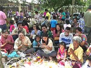 ประเพณีทำบุญเดือนสิบจังหวัดตรังคึกคัก ลูกหลานร่วมทำบุญให้แก่บรรพบุรุษ