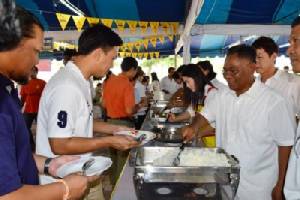 อบจ.นครปฐม เปิดโรงทานอาหารเจรับประทานฟรีตลอด 9 วัน