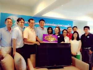ภูเก็ตแฟนตาซีมอบโทรทัศน์ให้สมาคมธุรกิจท่องเที่ยวภูเก็ต