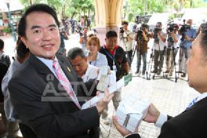 ปชป.หวั่นขายตรงข้าวไม่โปร่งใส เหตุใบสั่งซื้อหาไม่ยาก-ติงขึ้น LPG ทำของแพง