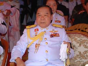 “บิ๊กป้อม” เผย คสช.กำลังดูยกเลิกกฎอัยการศึก วอนอย่ากดดันตำรวจคลี่คลายคดีฆ่านักท่องเที่ยว
