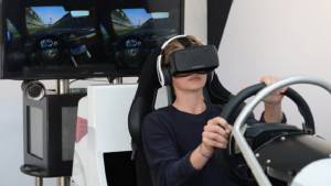 "เลกซัส" จำลองขับรถ "RC F" ผ่านอุปกรณ์ Oculus Rift