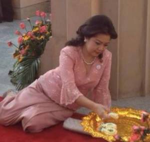 “ม.ล.อุบลวดดี ชยางกูร” ชวนเดอะแก๊งค์ใส่สีชมพู ถวายพระพรในหลวง