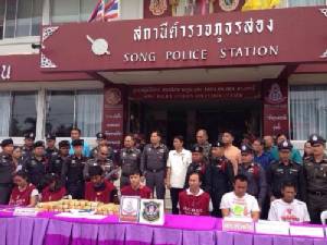 ตร.แพร่ ขยายผลรวบเครือข่ายขนยานรก 1.4 แสนเม็ดยกชุด