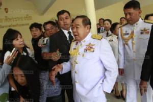 “บิ๊กป้อม” ตามงานความมั่นคง ยัน “อักษรา” คุยสันติภาพ ไม่รู้มาเลย์ขอเป็นพลเรือน