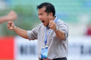 “โค้ชเตี้ย” สั่งรับแล้วโต้ โค่นอุซเบฯไปบอลโลก!