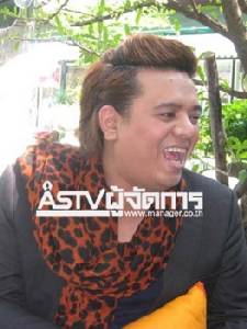 ขี้เกรงใจ "เอ-ศุภชัย" เลยต้องควักเงินล้านซื้อบัตรคอนเสิร์ต 5 หนุ่มหล่อในสังกัด ให้พรรคพวก