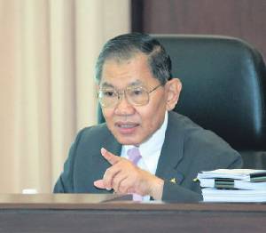 อภิสิทธิ์ปกปิดทรัพย์สิน 	“รอดตัว” แต่ “ล่อเป้า”