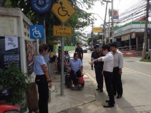 หน่วยงานเกี่ยวของลงตรวจสอบเส้นทางวีลแชร์คนพิการในเมืองพัทยา