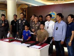 รวบ 2 โจ๋มั่วสุมเสพยา ซุกปืนสงครามในห้องพัก