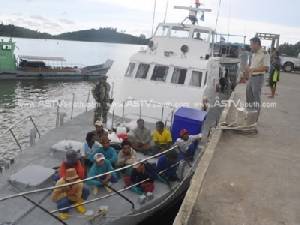 บุกจับเรือประมง 2 ลำ พร้อมลูกเรือ 21 คน ทำประมงในเขตอุทยานสิมิลัน