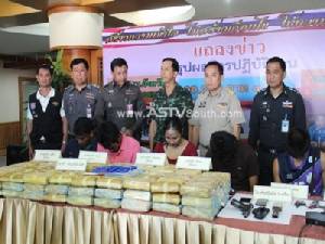 กอ.รมน.ภ.4 ส่วนหน้า แถลงข่าวจับกุม 5 ผู้ต้องหา พร้อมยาบ้ากว่า 7 แสนเม็ด