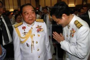 กห.แจง “บิ๊กป้อม” ไปจีนตามคำเชิญ อย่าโยงพบ “แม้ว” - คสช.ไม่จุ้น “ปู” เลื่อนกลับ