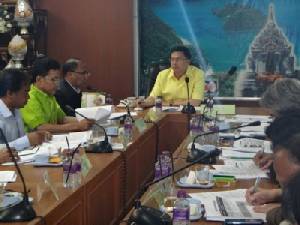 สุราษฎร์ฯ เร่งแก้ไขปัญหาราคายางตกต่ำ รับขึ้นทะเบียนไร่ละพันบาท