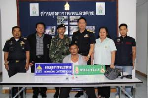 รวบแท็กซี่ประจำสะพานมิตรภาพไทย-ลาวซุกยาบ้า