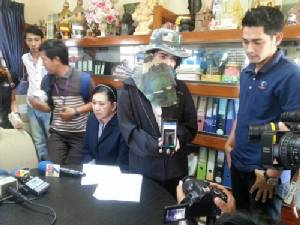 พริตตี้สาวร้อง “ปวีณา” แฟน ตร.หึงโหดทุบตี ถ่ายรูปแบล็กเมล์