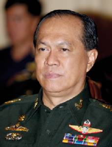“ประยุทธ์” เงียบปมถอดถอน “ค้อนปลอม-นิคม” - “อนุพงษ์” ให้ สนช.ว่ากันไปก่อน