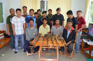 จนท.บุกค้นบ้านต้องสงสัย “โกสัมพีนคร” 4 จุด พบซุกปืนเถื่อนทุกหลัง