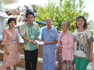 รพศ.วชิระภูเก็ต รับมอบเงินบริจาคสมทบทุนสร้างอาคารหลวงพ่อแช่ม