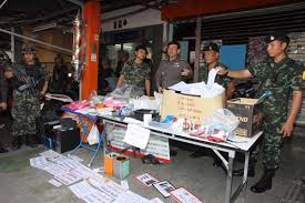 ทหารบุกรวบแก๊งสายสืบ “บางโพงพาง” เปิดโต๊ะพนันบอล