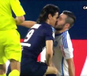 สยิว “คาวานี” ของขึ้น หวิดจูบปากหอกมาร์กเซย