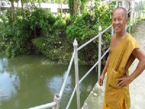 ตลิ่งริมคลองท่าดี จ.นครศรีฯ ถูกกัดเซาะหนัก! คาดเหตุจาก อปท.ขุดลอกผิดวิธี