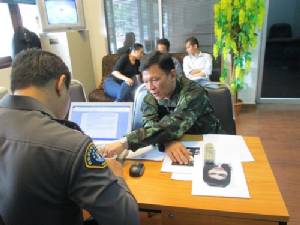 ตร.-ปกครอง เร่งหาตัวสาวเพชรบูรณ์หมิ่นเบื้องสูง พบอยู่ ตจว. นานๆ กลับบ้านที