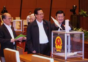 นายกฯ เวียดนามได้ “คะแนนไว้วางใจ” สูง รัฐสภาโหวตลงมติประจำปี