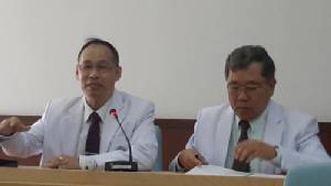 เภสัชฯตบเท้าค้าน กม.วิชาชีพ ยื่น 1,600 ชื่อ ขอเปิดประชุมสภาฯ ทำประชามติ