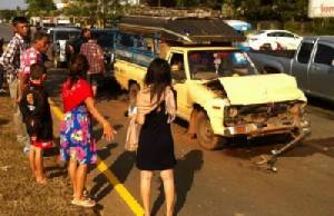 “กรวย” เป็นเหตุ! เบรกหลบกะทันหันทำรถยนต์ชนท้ายรวด 5 คัน แม่ค้ากล้วยเจ็บ 4