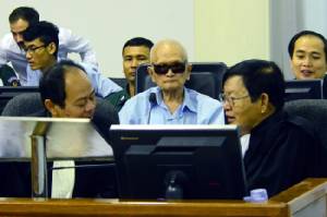 ผู้พิพากษากัมพูชากดดันอดีตแกนนำเขมรแดงให้ยุติคว่ำบาตรศาล