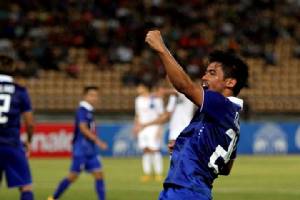 "ป๊อป-กอล์ฟ" ซัด! "ช้างศึก" อัด กีวี 2-0