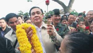 เหยียบถิ่นอิทธิพล “แม้ว” - “บิ๊กตู่” เสี่ยงป๊อกสองเด้ง