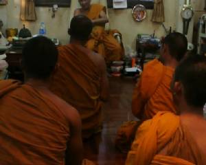 อำเภอบางละมุงร่วม มทบ.14 จับพระเขมรหลบหนีเข้าเมือง
