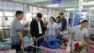 ยังหาม นร.ภูกามยาวส่ง รพ.ไม่หยุด ยอดท้องเสียรุนแรงล่าสุด 120 คนแล้ว
