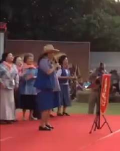 สมเด็จพระเทพฯ ทรงขับร้องเพลงลูกทุ่ง งานเลี้ยงวันเกิดพระสหาย ที่วังสระปทุมฯ