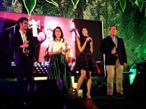 ครอบครัวเสียงดี S&amp;P โชว์เพลงประจำบริษัท !
