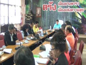 ปกครองตรังเรียกประชุมด่วน! หารือแก้ปัญหายางราคาตก ตามคำสั่งนายกฯ