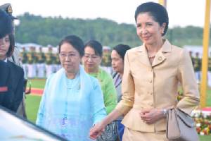 ภริยานายกฯ นำคู่สมรส ครม.เจริญพระพุทธมนต์ ถวายเป็นพระราชกุศล 5 ธ.ค.