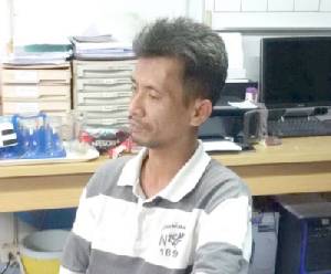 ตร.นำตัวผู้ต้องหาฆ่าโหด ส.อบต.หวายเหนียวพร้อมภรรยาตรวจดีเอ็นเอ
