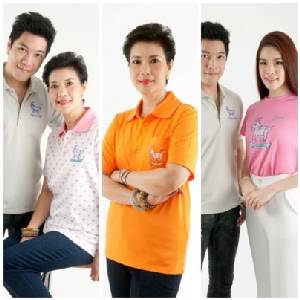"ก้อง-กรุณ ซอโสตถิกุล" จูงแม่ควงแฟน โปรโมทเสื้อลายฝีพระหัตถ์ "มะแมแพะน่ารัก"