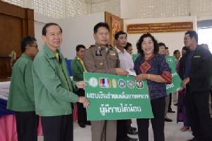 ธ.ก.ส.หนองคายมอบเงินให้ชาวนา อ.สระใคร 1.69 ล้านบาท