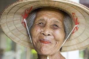 สธ.สั่งคัดกรองสายตาผู้สูงอายุ ตั้งเป้าปี 58 ผ่าตัดต้อกระจกได้ 6 หมื่นราย